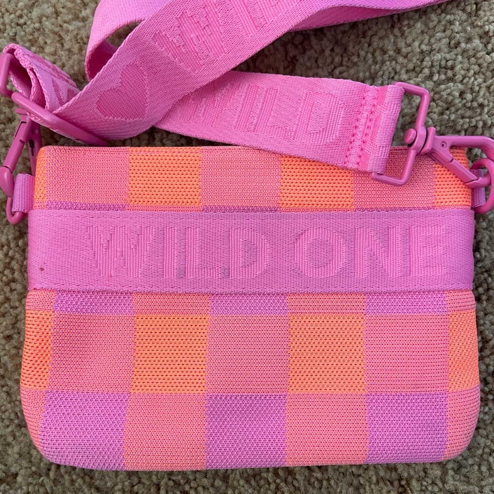 Isaac Mizrahi Wild One Treat Crossbody Bag 🩷💜🧡